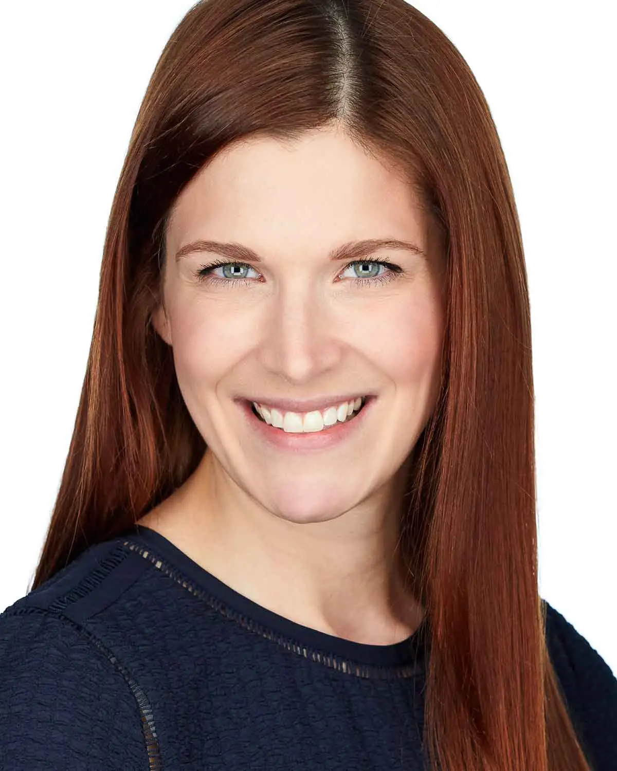 Portrait professionnel femme sur fond gris clair