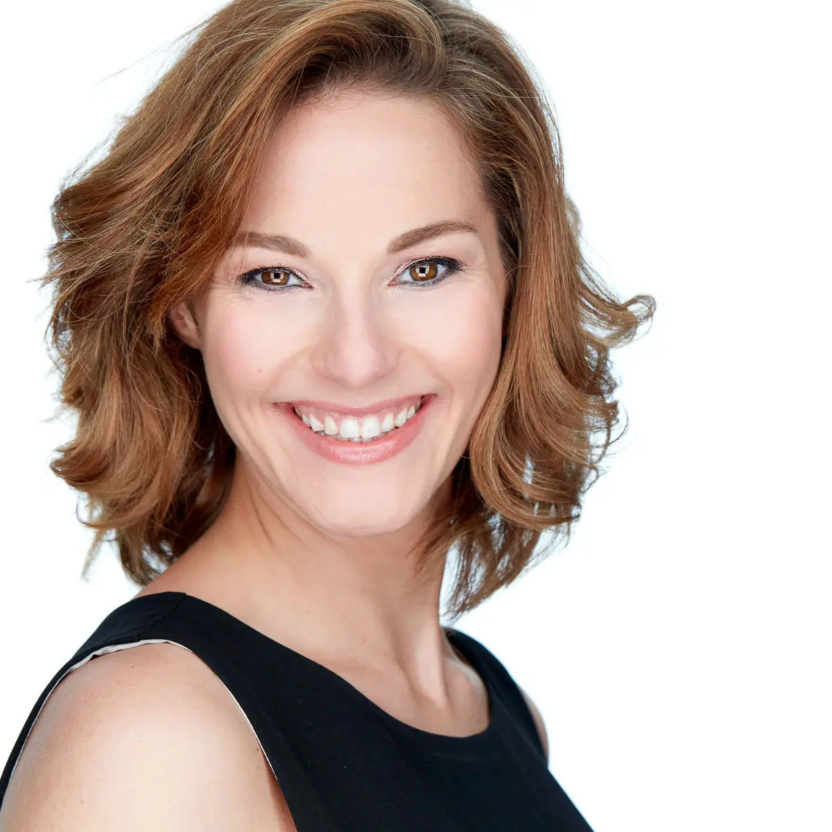 Portrait professionnel femme sur fond clair